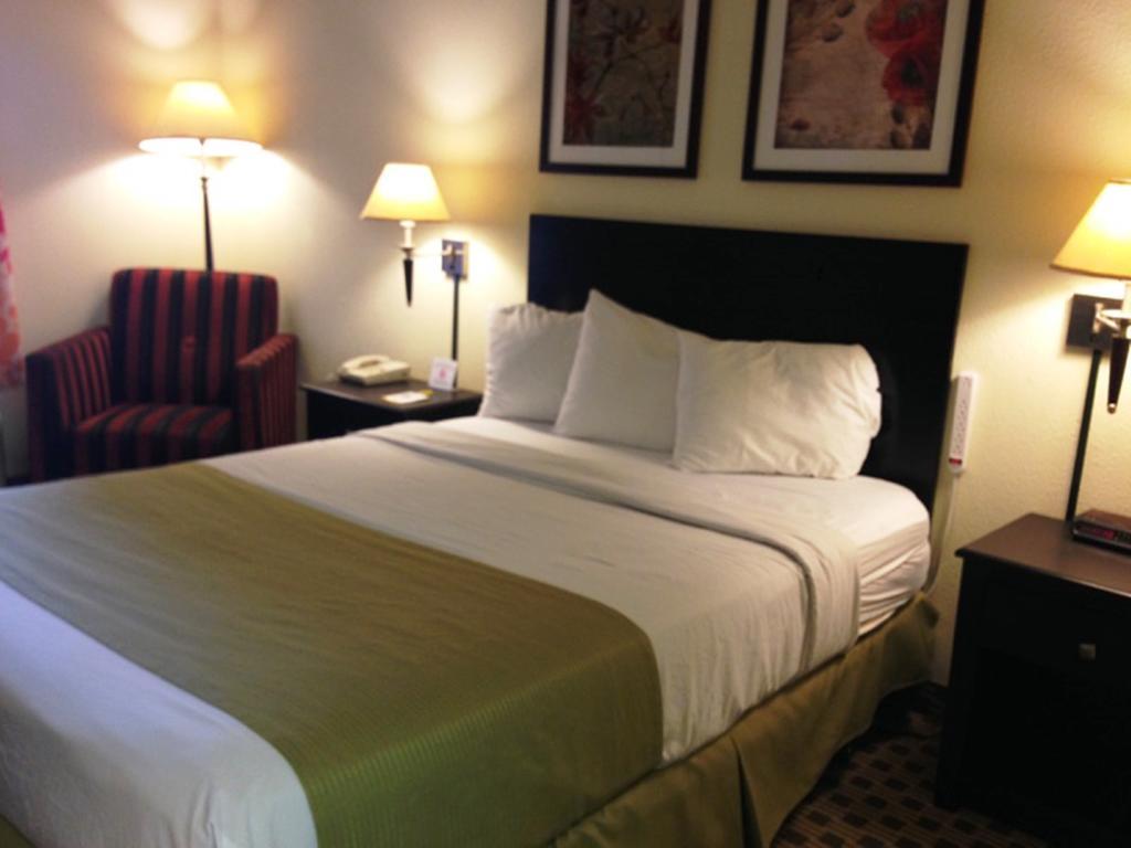 Days Inn By Wyndham Irving Grapevine Dfw Airport North Chambre photo