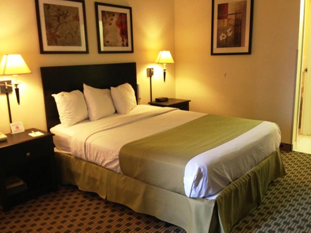Days Inn By Wyndham Irving Grapevine Dfw Airport North Chambre photo