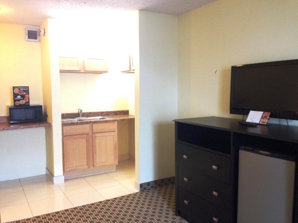 Days Inn By Wyndham Irving Grapevine Dfw Airport North Chambre photo